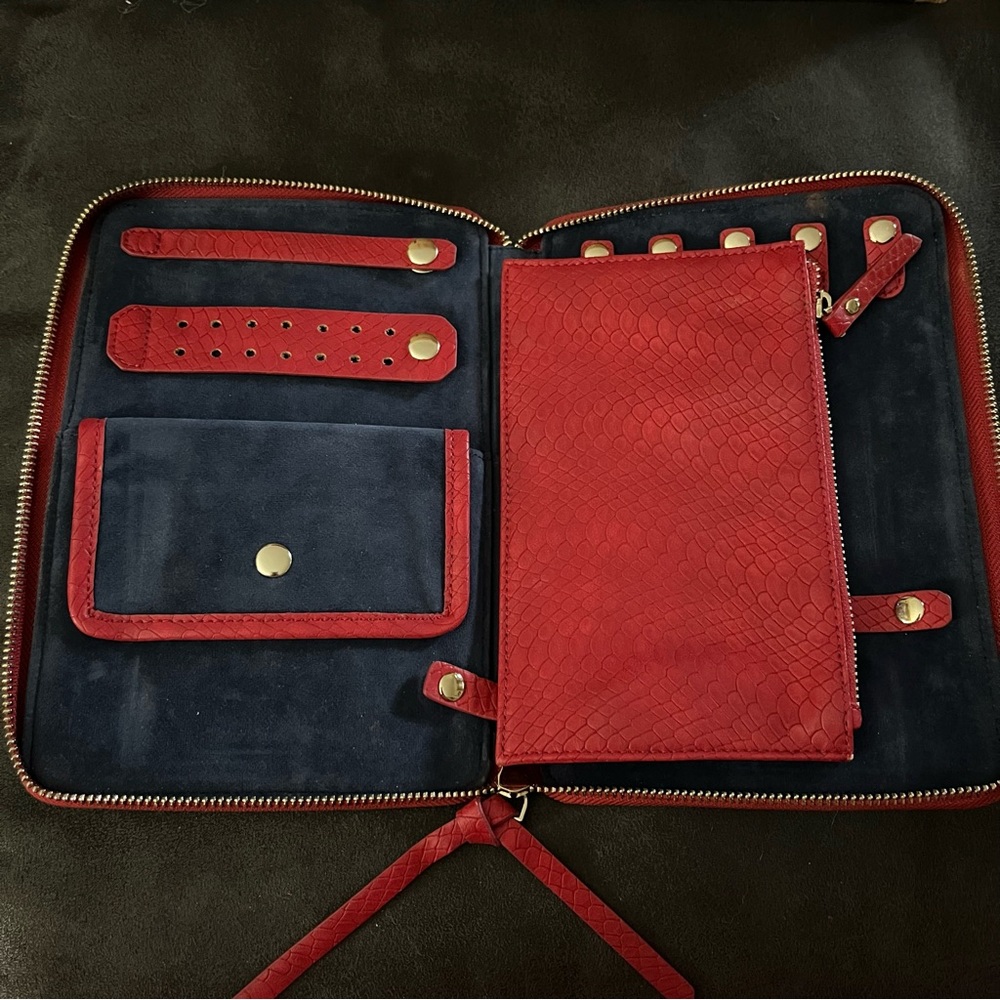 Hudson + Bleecker Red Bijoux Jewelry Folio /Organizer Limited Edition - Picture 3 of 9